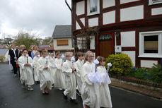 1. Heilige Kommunion in St. Crescentius (Foto: Karl-Franz Thiede)